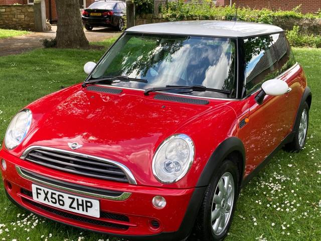 Mini Hatchback 1.6 One 3dr Hatchback Petrol Red